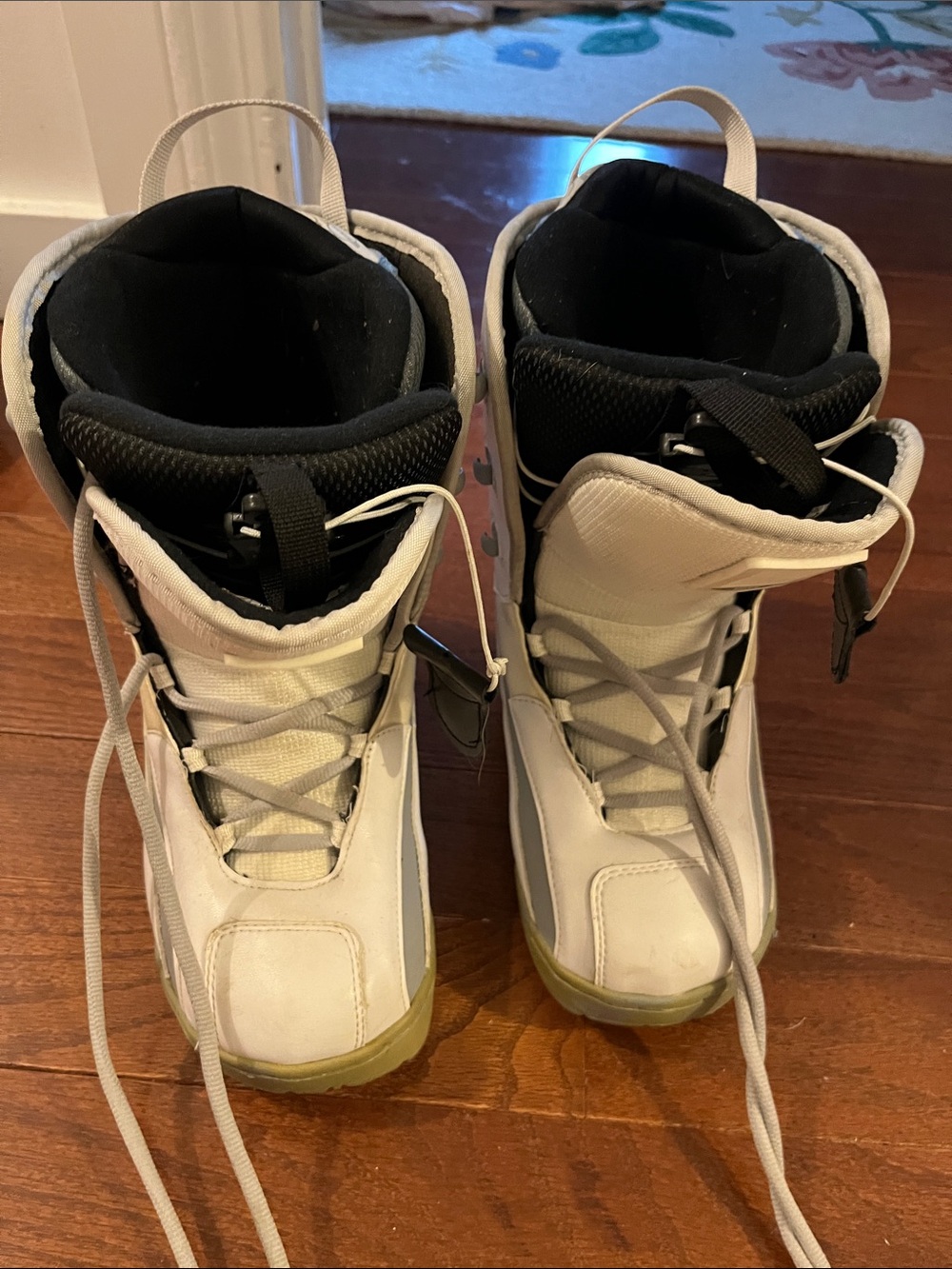 Women’s White Snowboard Boots with Black Lining